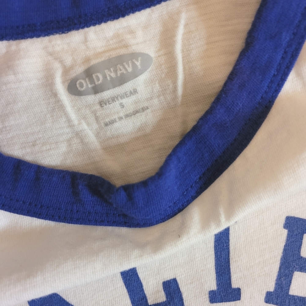 Old navy Malibu flower graphic everywhere tee size small - Picture 2 of 2